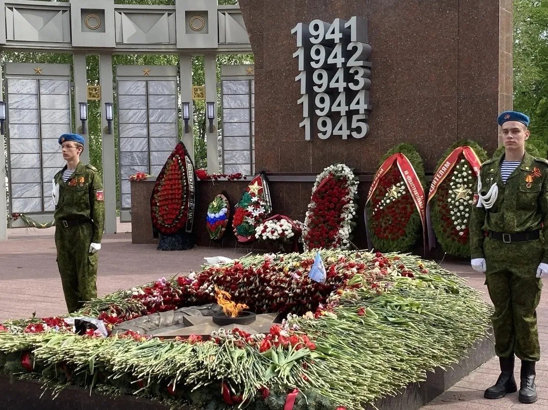 📢 Почетная обязанность по несению Вахты Памяти в Парке Победы перешла к школе №11.