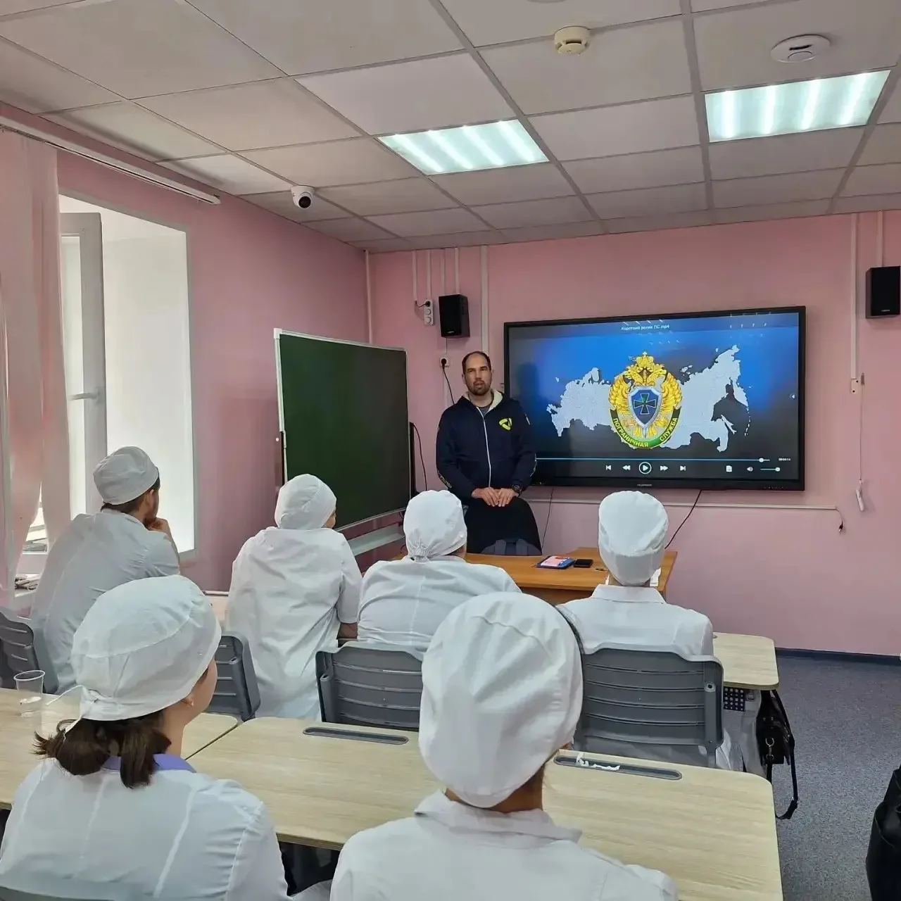 В БУ «Нижневартовский медицинский колледж» 22.05.2026 прошла познавательная встреча с с...