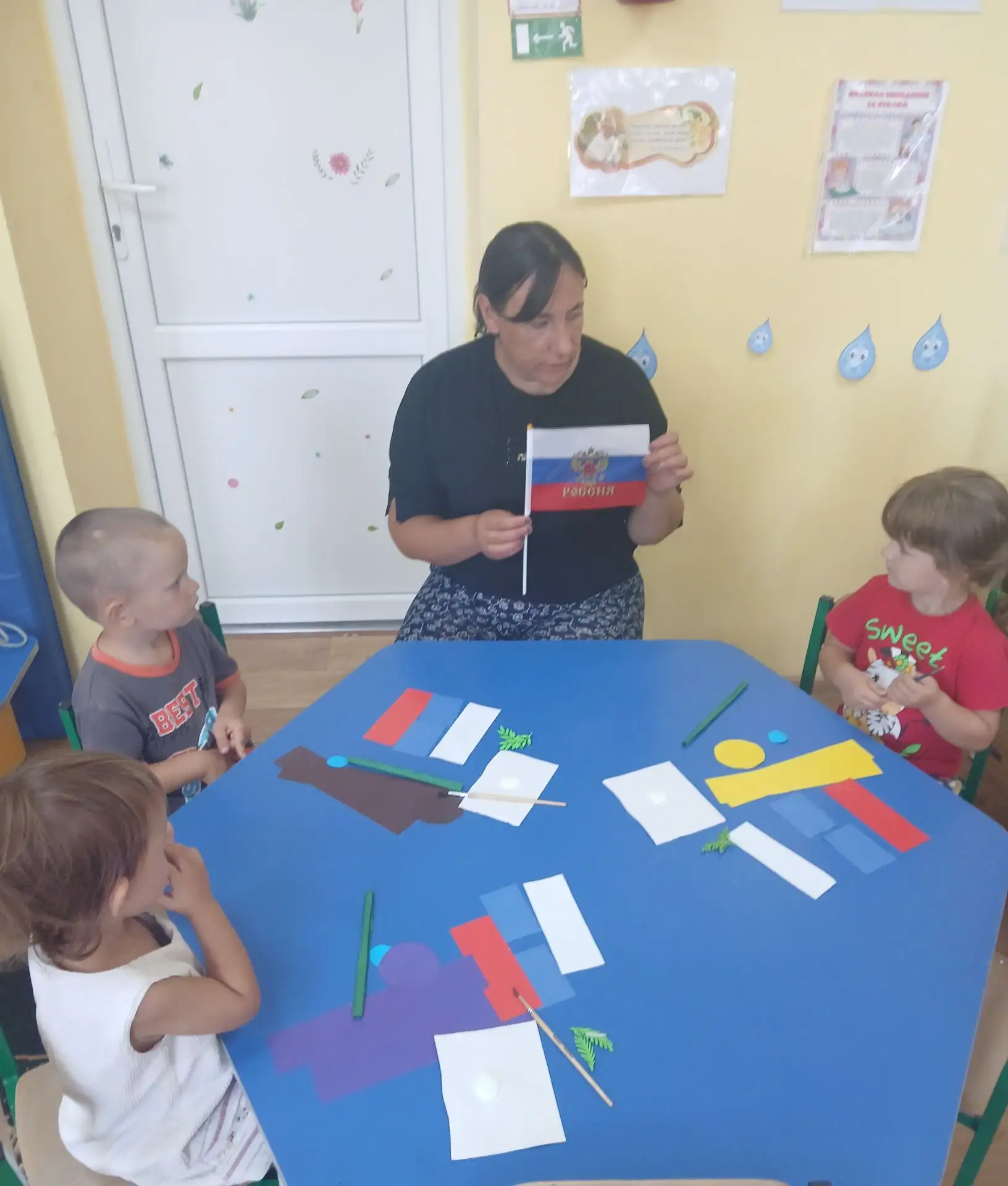 В ГБДОУ ЛНР «Ясли-сад «Танюшка» прошел познавательный день, приуроченный к Дню Государс...