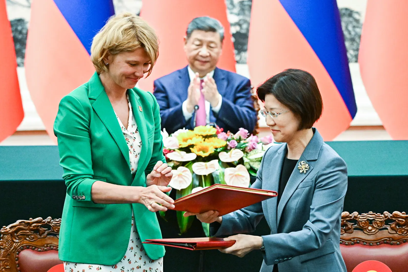 🇷🇺🇨🇳В Пекине подписан протокол о поставках российских комбикормов в Китай  👥Глава Минсельхоза России