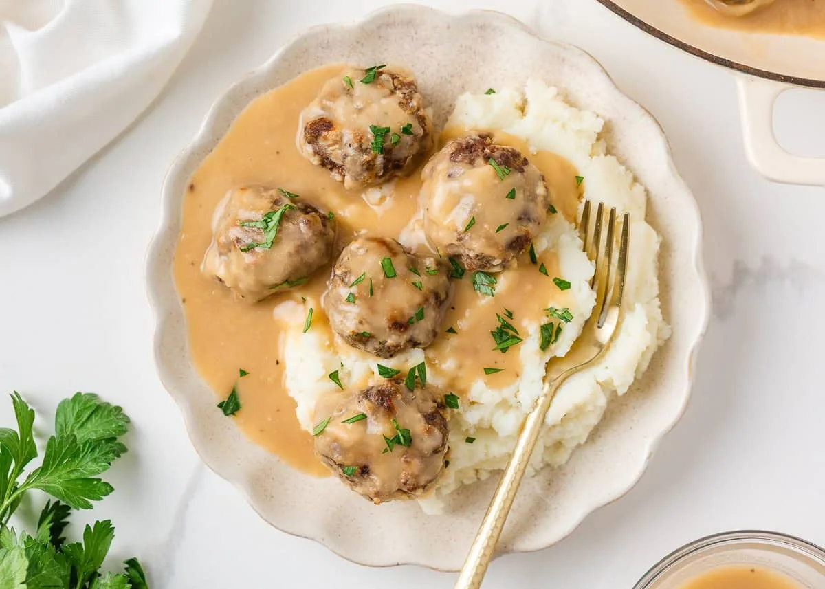 🍲 Запечённые тефтели с мясной подливой