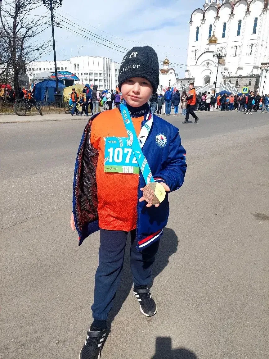 🏆 Наши ученики — в деле: успехи на полумарафоне «Забег.РФ»!  36 наших школьников с 1 по 11 класс при