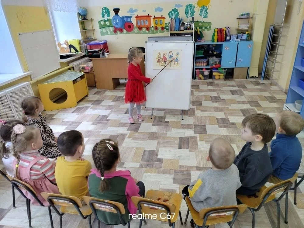 Завершая последнюю неделю мая по программе "Семья и Мы" воспитанники средней и младших групп приняли