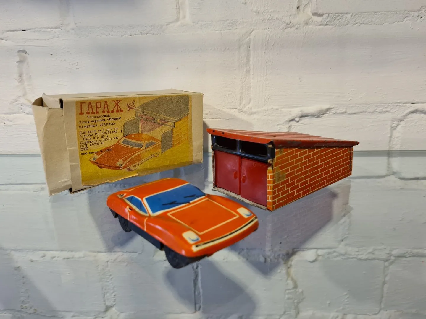 Игрушка "Гараж" | Таганрогский завод игрушек "Искра" | СССР, 1970-е гг.

Больше информации: https://