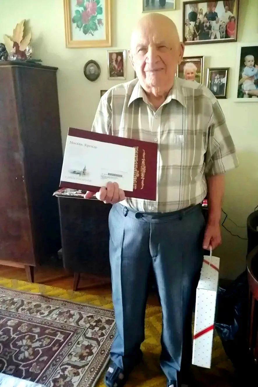 ⭐95 лет жизненной мудрости!

🏡24 июля сотрудники Смоленского комплексного центра социального обслуж