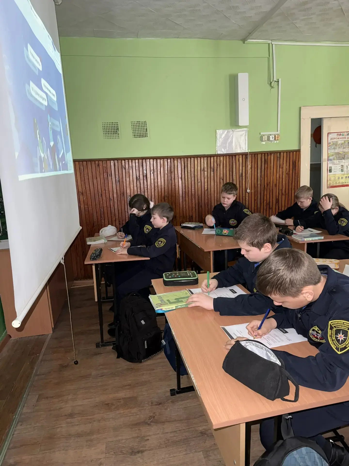 В нашей школе перед каникулами прошли увлекательные уроки цифрового ликбеза на тему «Безопасное обще