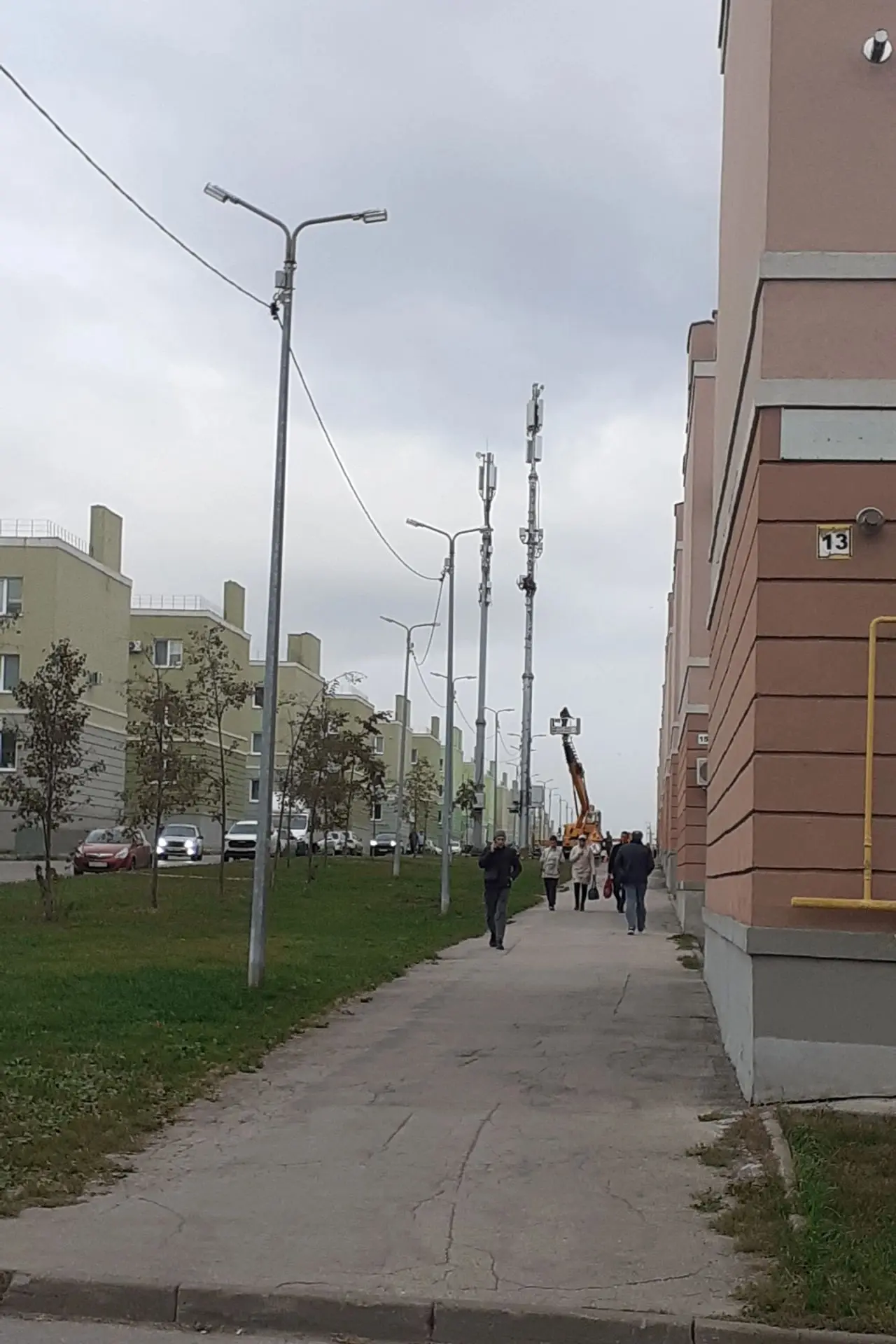 Добрый день, соседи. Не в курсе, какого оператора вешают строители в районе Золотухина ...