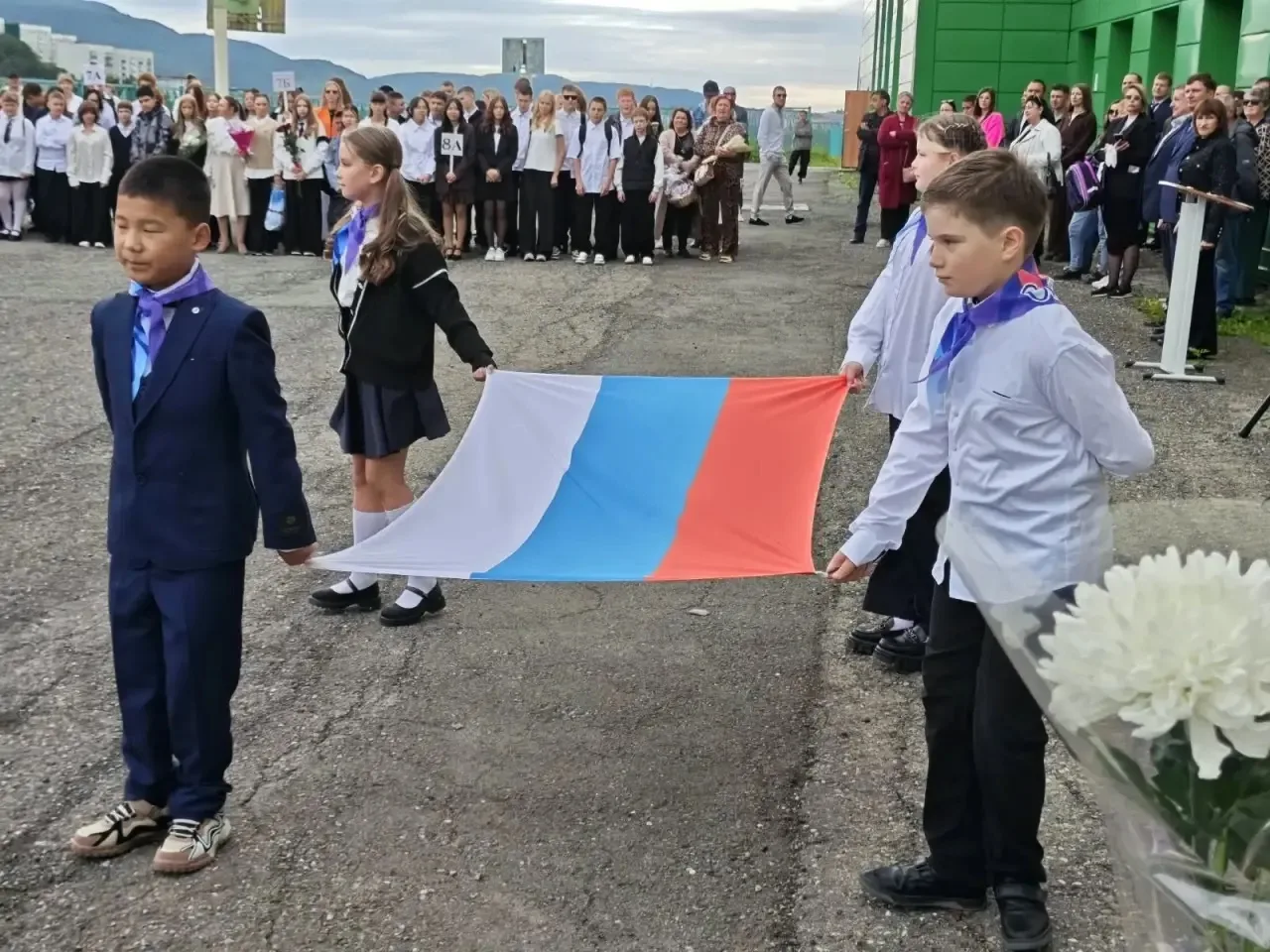 🔔 Звенит Первый звонок: школа №6 открыла двери в Год Единства народов России!