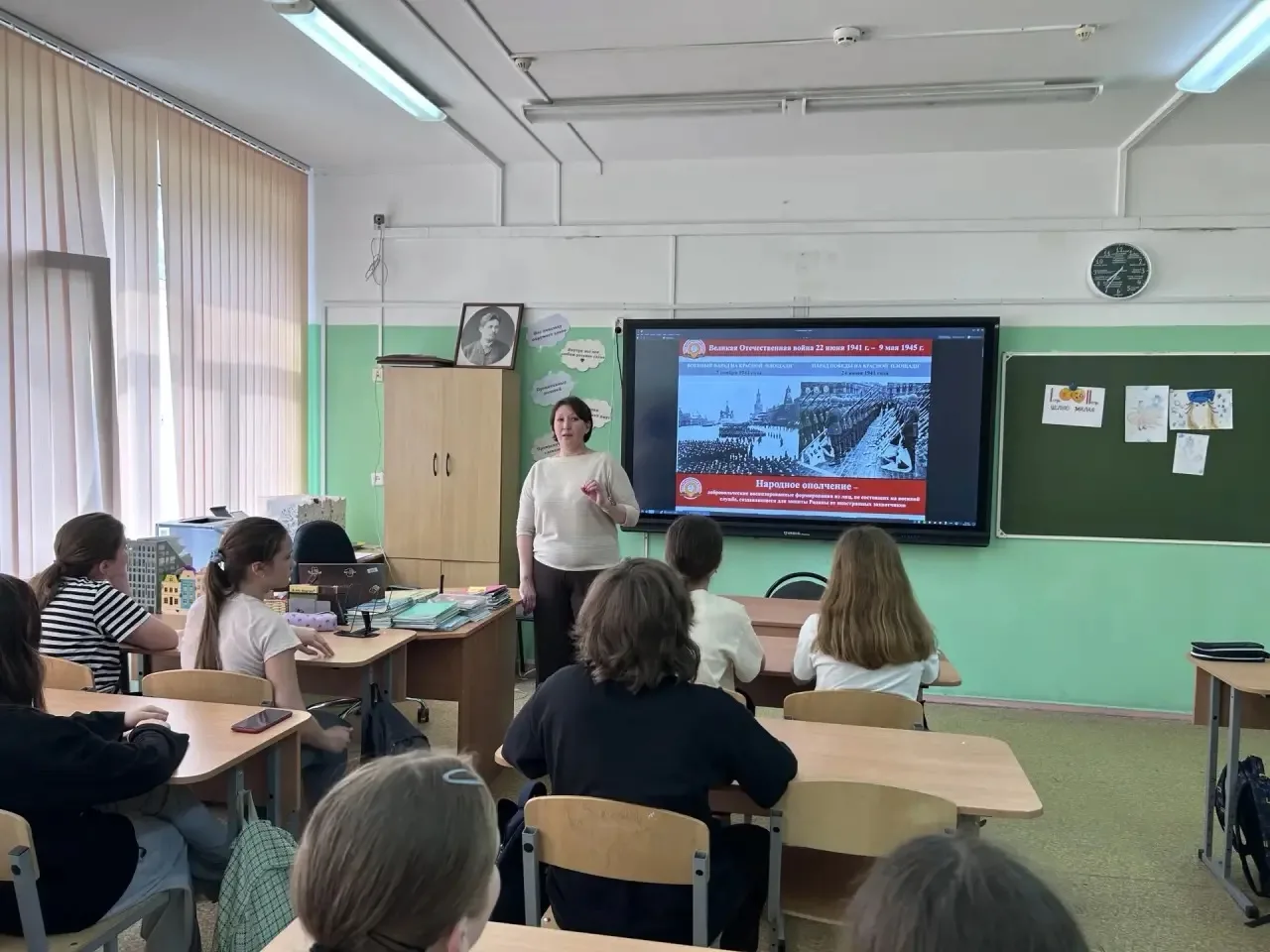 Сегодня, 8 мая 2026 года, тысячи московских школьников и студентов колледжей говорят «Спасибо» тем, 