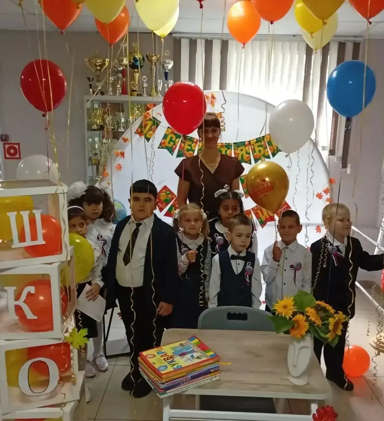 🎉 Первый раз в первый класс! 🎉Сегодня наша школа распахнула двери для самых маленьких...