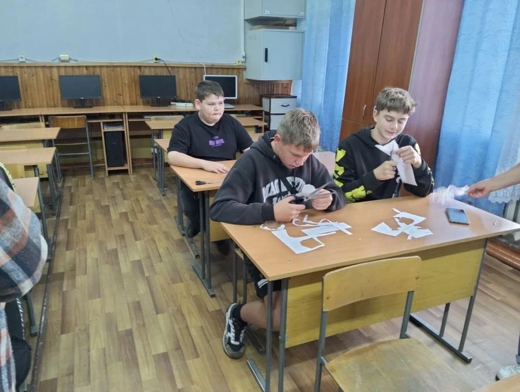 🎉 Сегодня в нашей профильной смене мы отметили День флага Российской Федерации! 🎉Мы п...