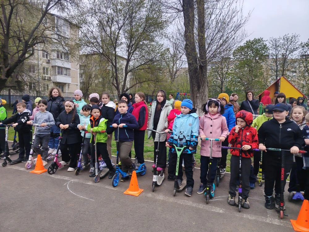 🛴НЕДЕЛЯ ФИЗИЧЕСКОЙ КУЛЬТУРЫ.💪 ПОЛОСА ПРЕПЯТСТВИЙ НА САМОКАТАХ 🛴   👉 14 апреля 2026 года в МАОУ «Школ
