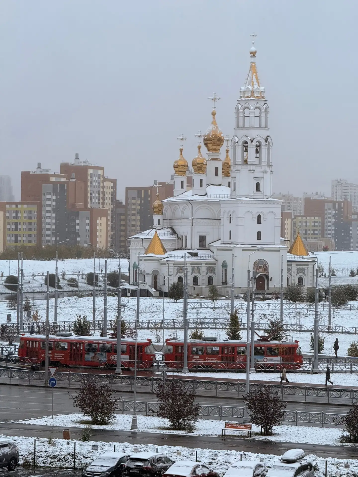 Ну, с первым снегом! В Екатеринбурге он выпал ещё вчера, 4 октября. А у вас в городе ка...