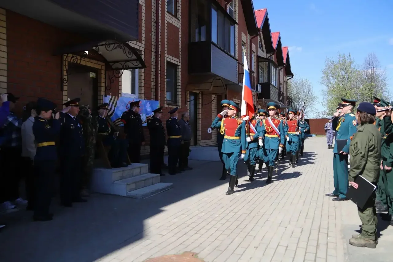 В Перми росгвардейцы поздравили с Днем Победы ветерана Великой Отечественной войны  ➡️Сотрудники Упр