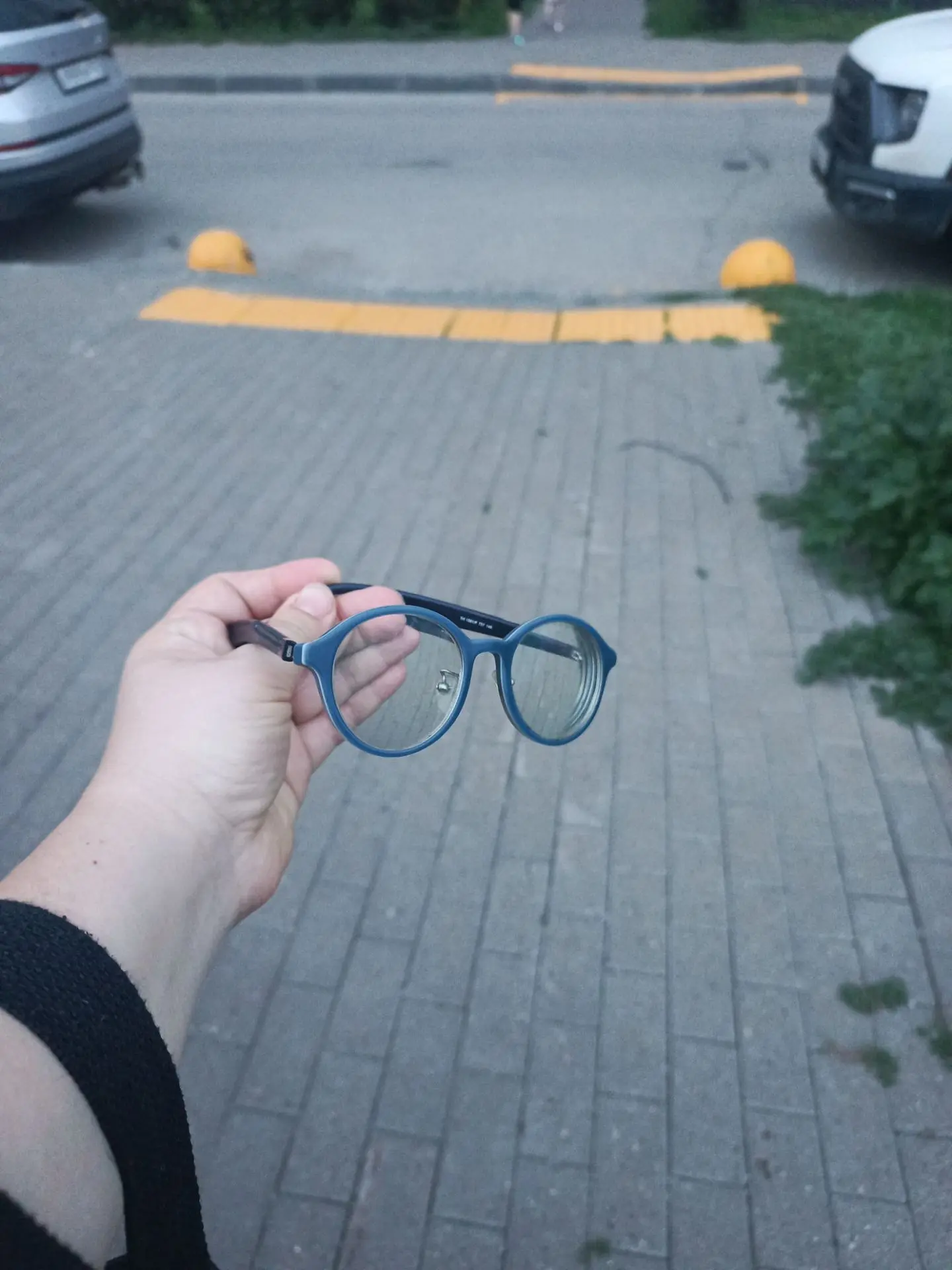 Нашли очки. Звоните,верну. 89879817057