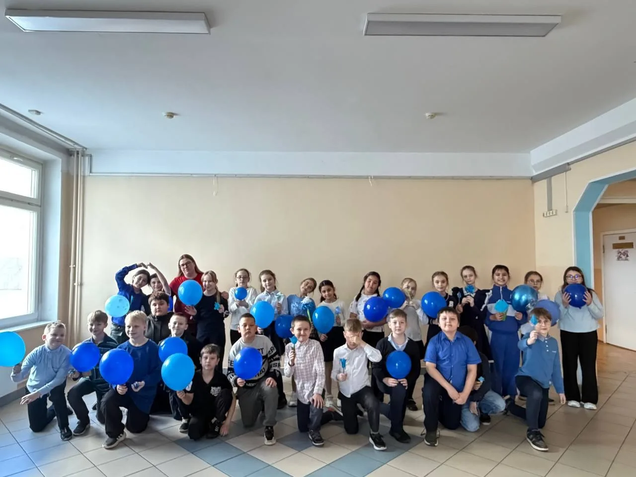 💙🩵 Мир, в котором есть место каждому! 🩵💙  В школьном отделении «Ника» прошло трогательное и важное м