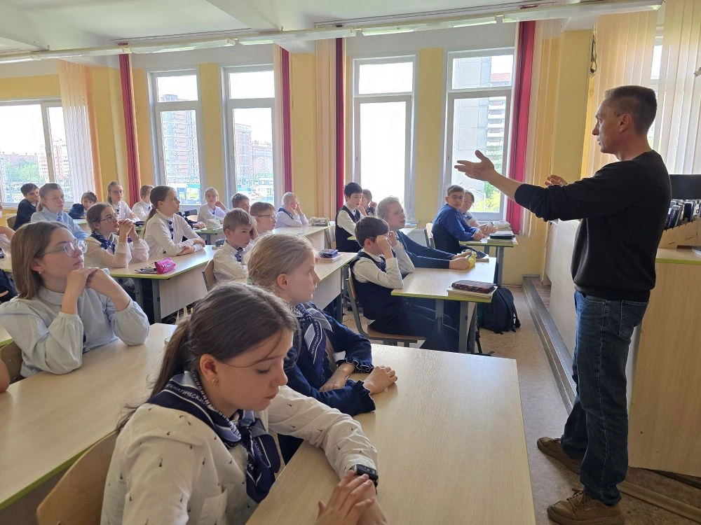 🔒 Безопасность в сети Интернет 🔒   🌐 19 мая для учеников 5 «М» класса прошла важная лекция от Центра