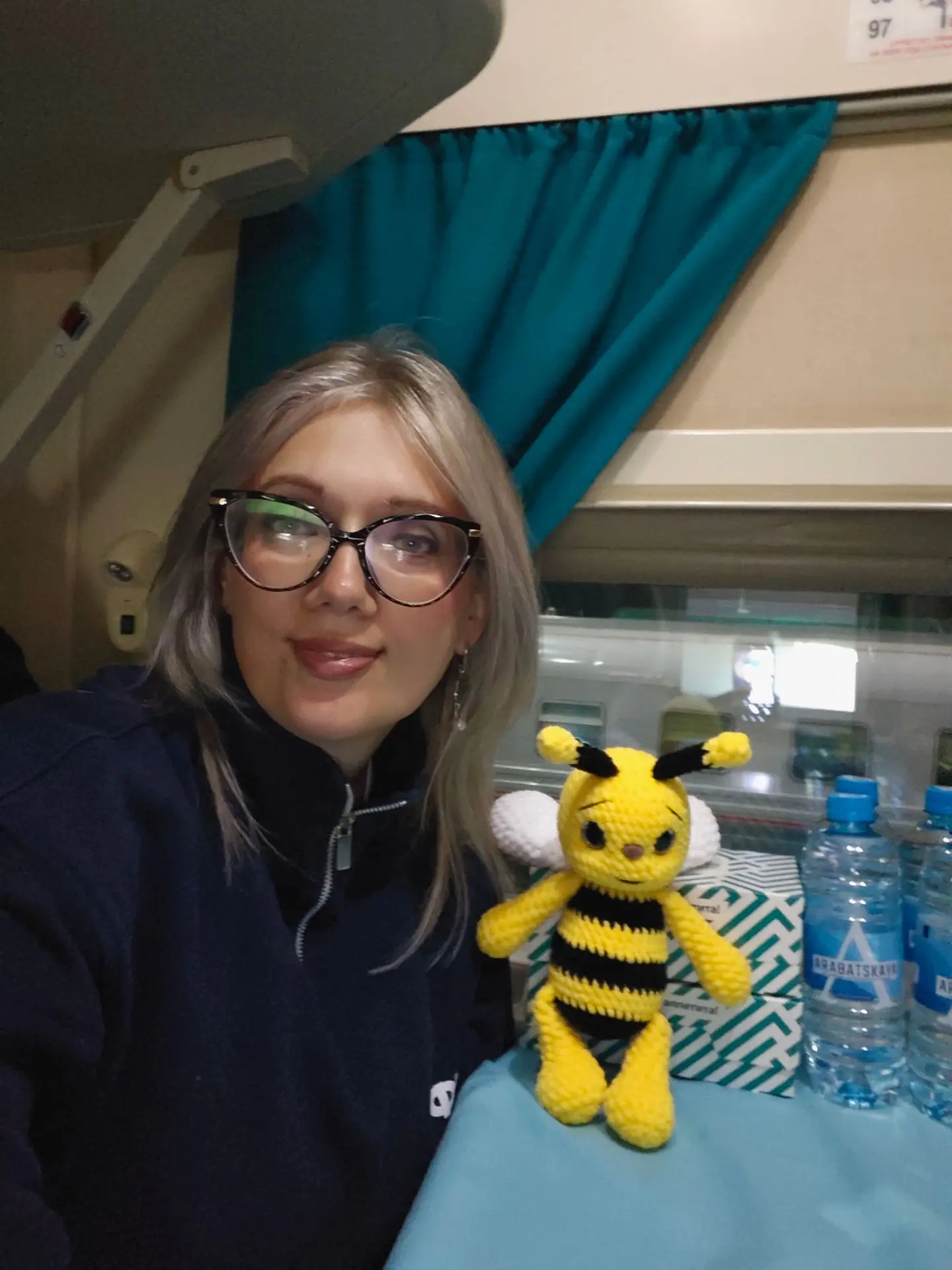 В поезде, в этот раз из Керчи 🐝🫶🏻