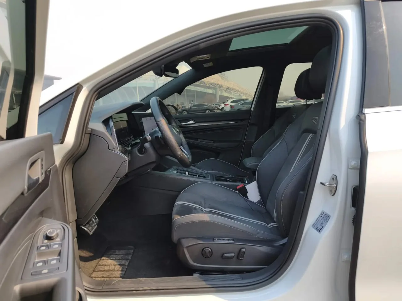 В ПРОДАЖЕ:👇 Volkswagen Golf 280TSI DSG R-Line 2022/04  • направление: Китай • год выпуска - 2022/04 