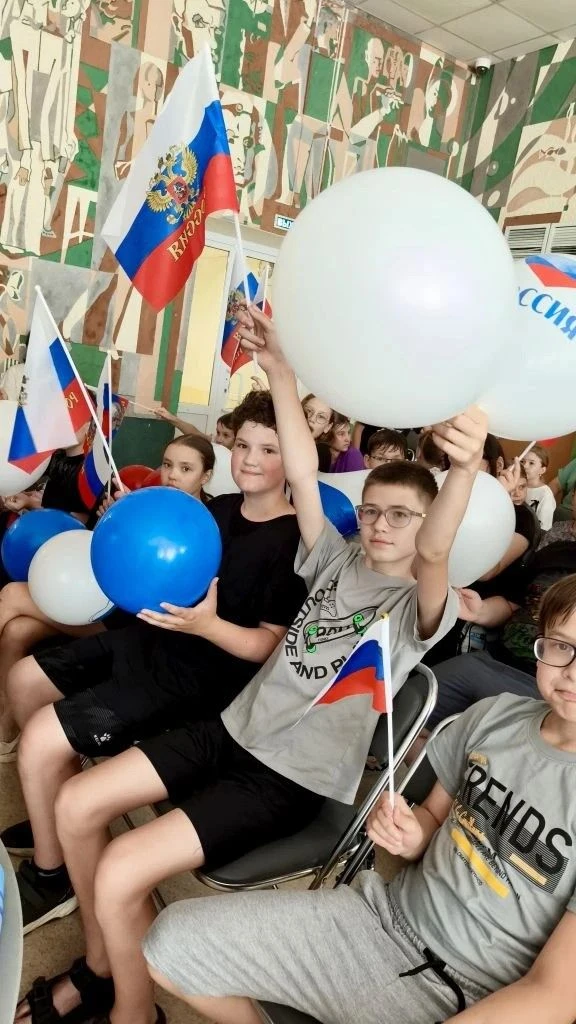 "Россия - священная наша держава..." Сегодня День России прошел в нашем лагере ярко,  торжественно и