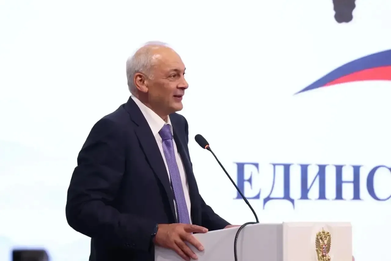 Принял участие в пленарной дискуссии конференции «Единство народов — Сила России!».