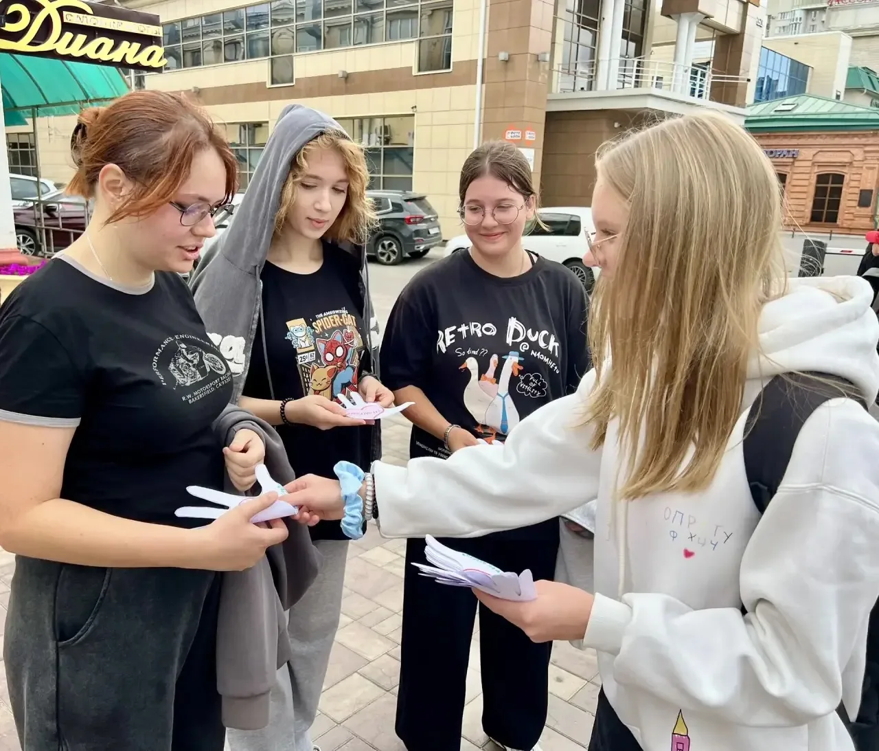☎️ В рамках Недели детского телефона доверия ребята из нашего волонтёрского отряда прин...