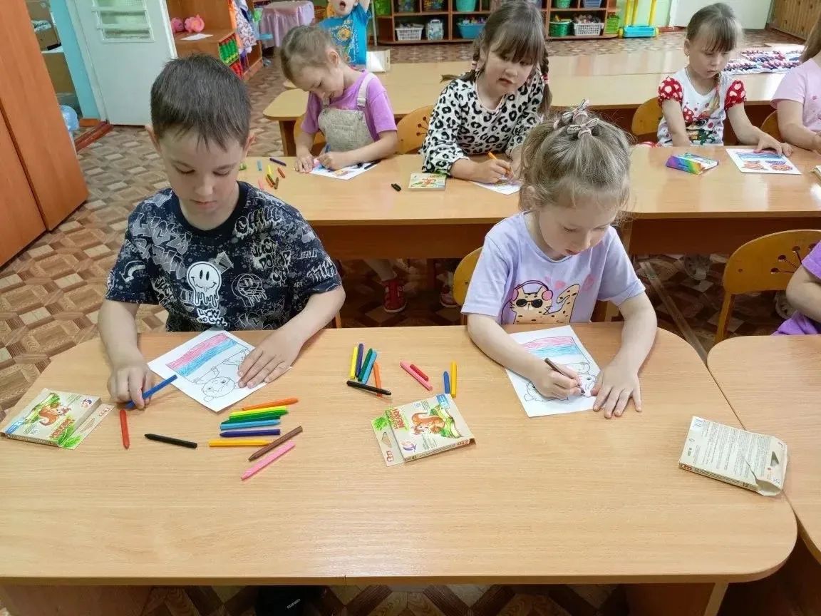 "Рисуем Россию" - под таким названием в детском саду проведена акция, в которой мог принять участие 