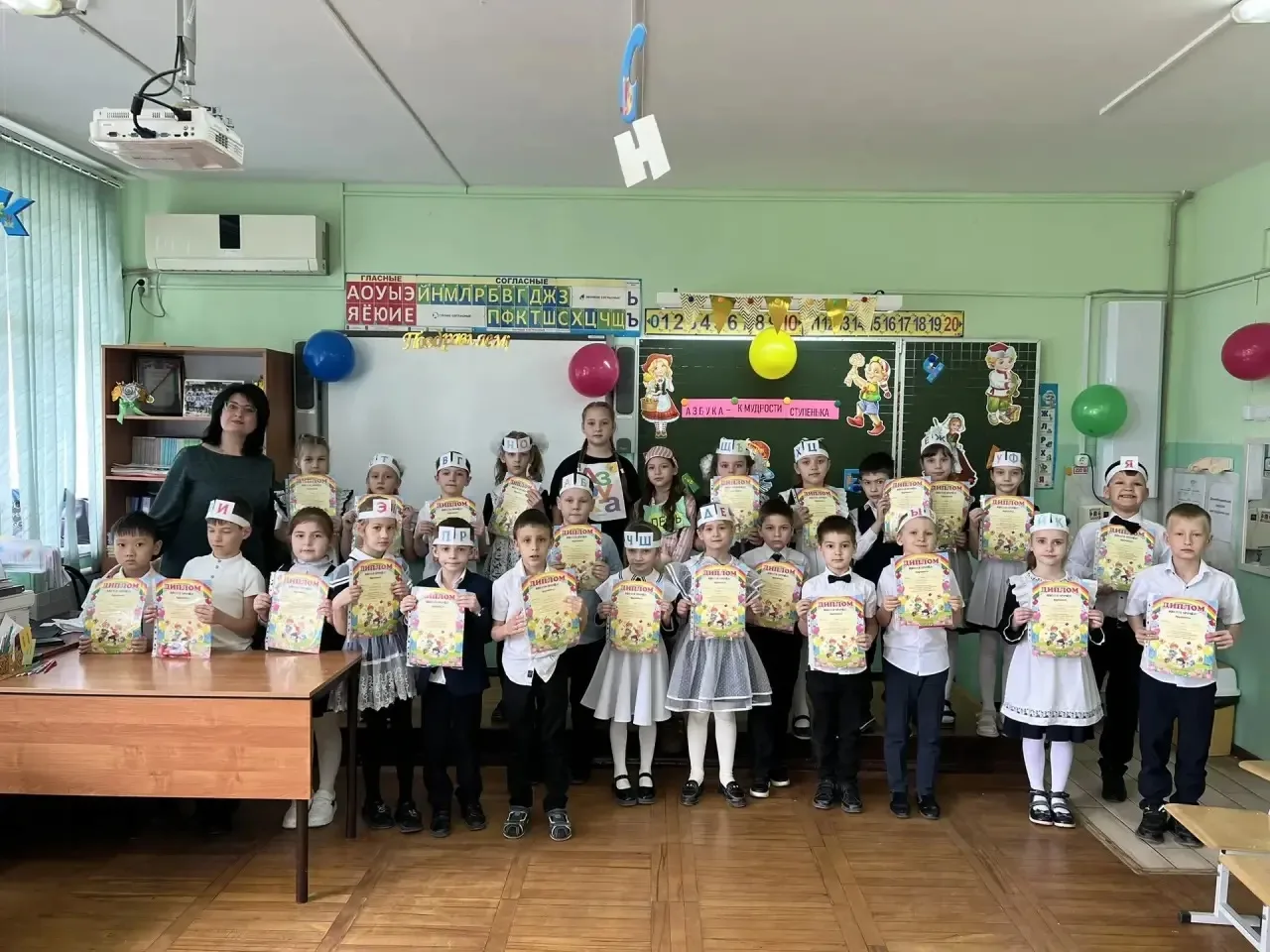 🎉📚 В 1-х классах прошел незабываемый праздник «Прощание с Азбукой!»! 🌟 На нашем празднике произошло 
