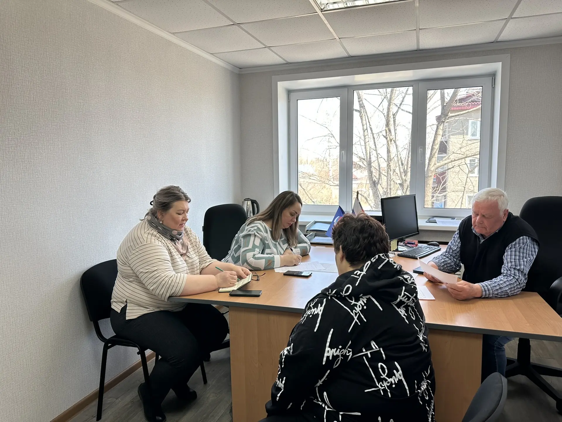 🇷🇺В общественной приёмной прошёл личный приём граждан   29 апреля, в общественной приёмной Единой Ро