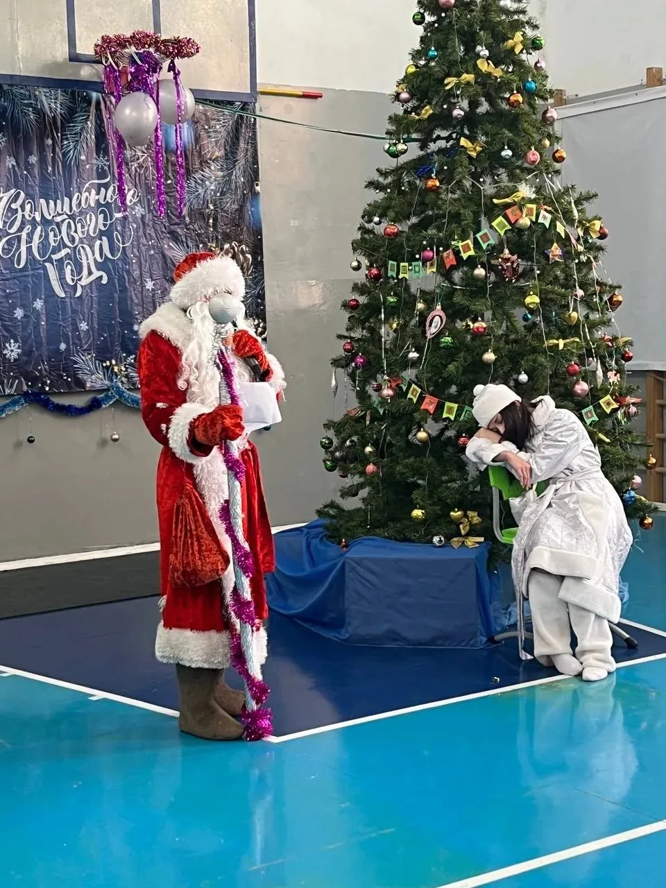 🎉 Новогодний утренник в начальной школе: "Мы встречаем Новый год! 🎉