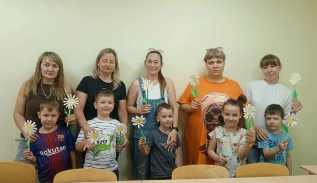 19.05.2026 в Центре прошёл мастер-класс «День семьи». Ребята вместе со своими мамами сделали ромашку