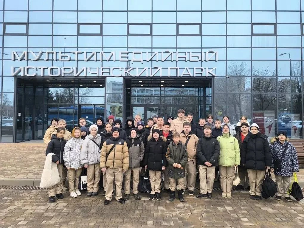 🇷🇺 Юнармейский 6В класс посетил исторический мультимедийный парк «Россия – моя история»!  📍 Ребята п