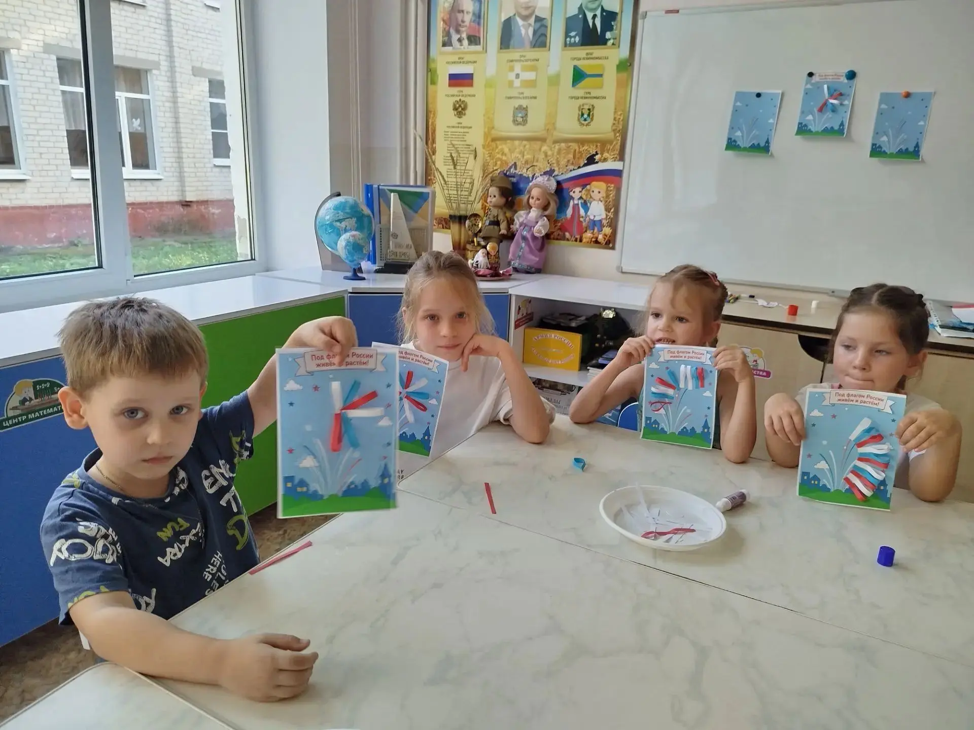 Под флагом России - живём и растём! Под таким девизом прошёл мастер-класс в старшей гру...