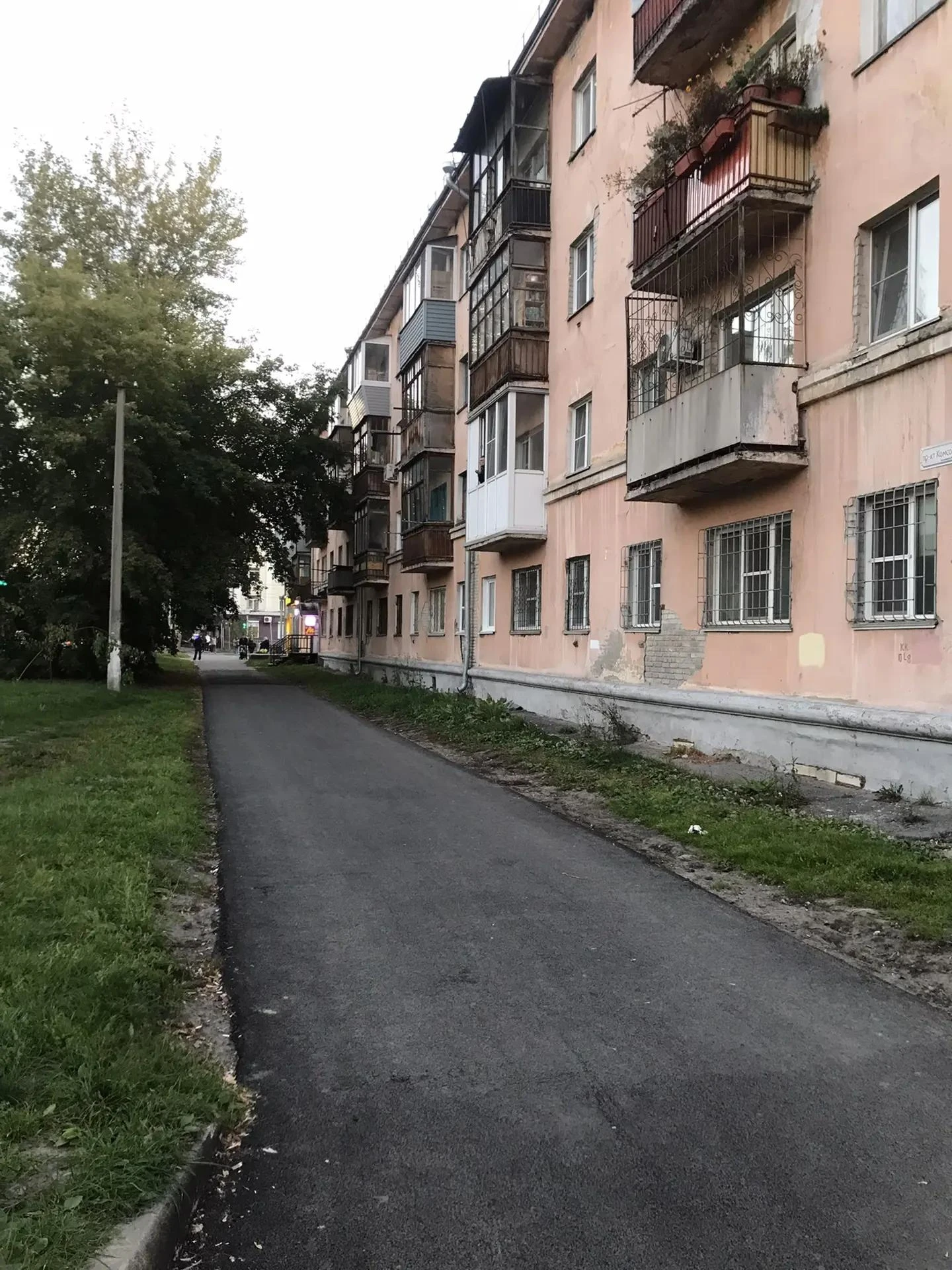 🪏⛰️Песчаные "барханы" убрали на проспекте Комсомольском, а тротуар привели в порядок