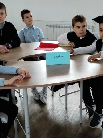 КВН по математике между учениками 2А и 2В классов прошёл в актовом зале лицея! Ребята активно участв