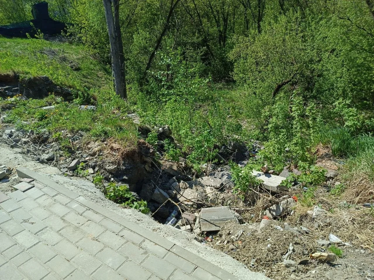 Склон на Марата продолжает сползать: денег на ремонт нет