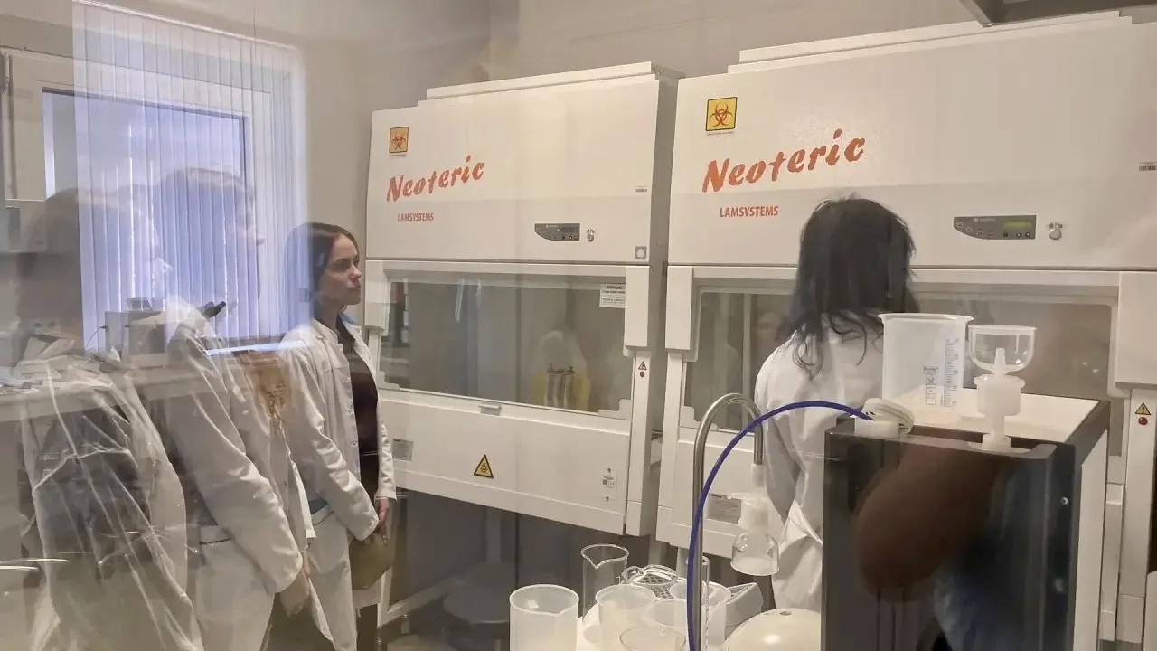 Увлекательные каникулы 🔥  👩‍⚕️ Наши юные врачи посетили лекции и мастер-классы в РОСБИОТЕХе  🔬 Ребят