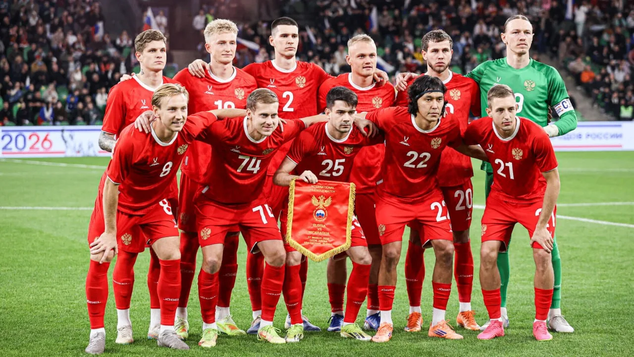 Отстранённая от турниров Россия обошла Украину в рейтинге Международной федерации футбола.