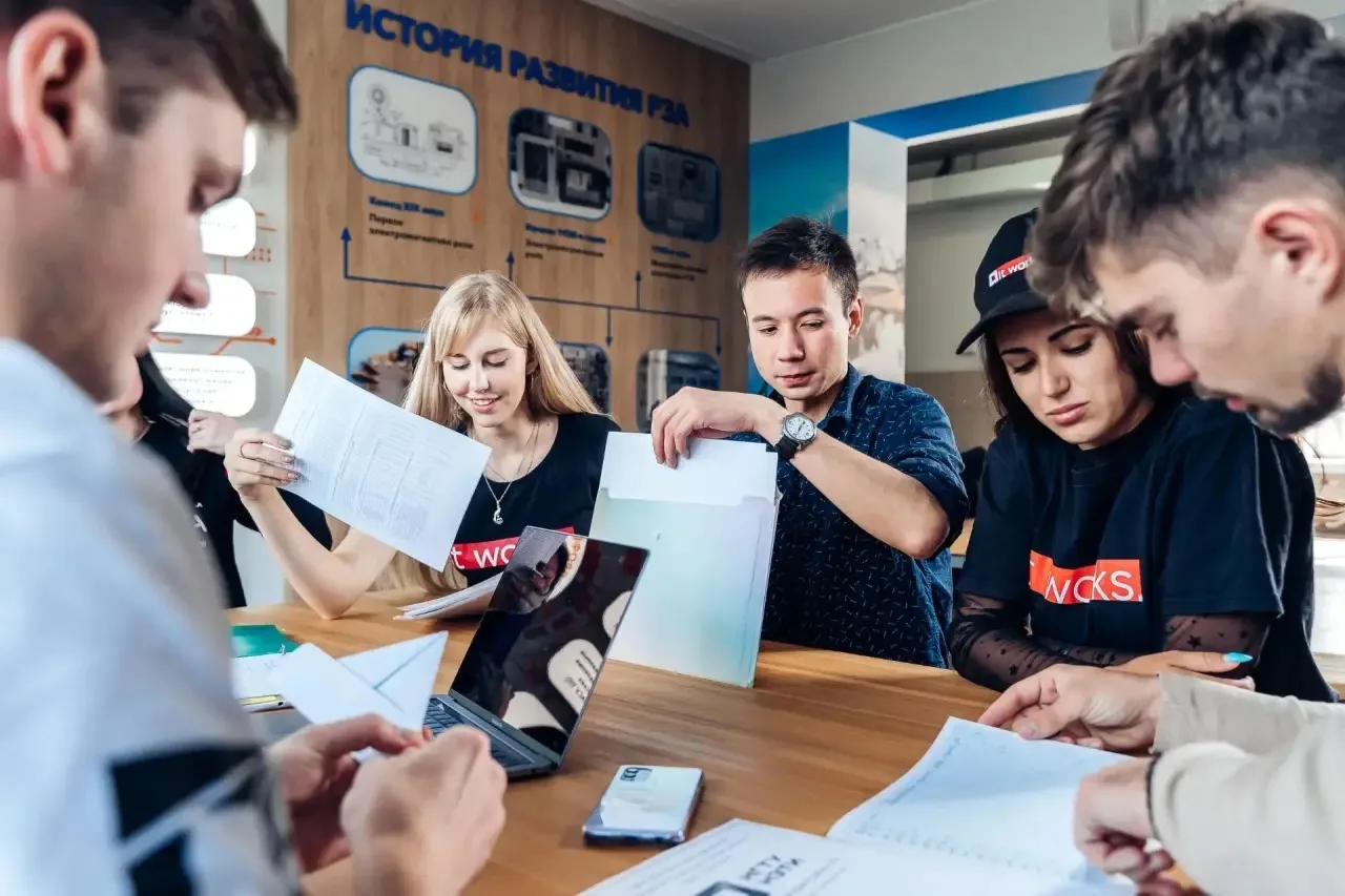 Удачи на ЕГЭ, абитуриенты! 🍀

Сегодня важный день для тех, кто сдаёт физику и обществознание. Два р