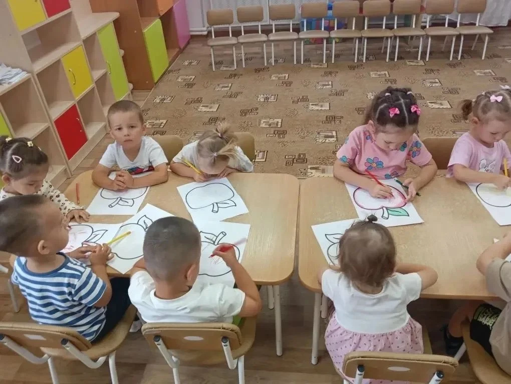 «Баланың акылы – аның бармак очында»