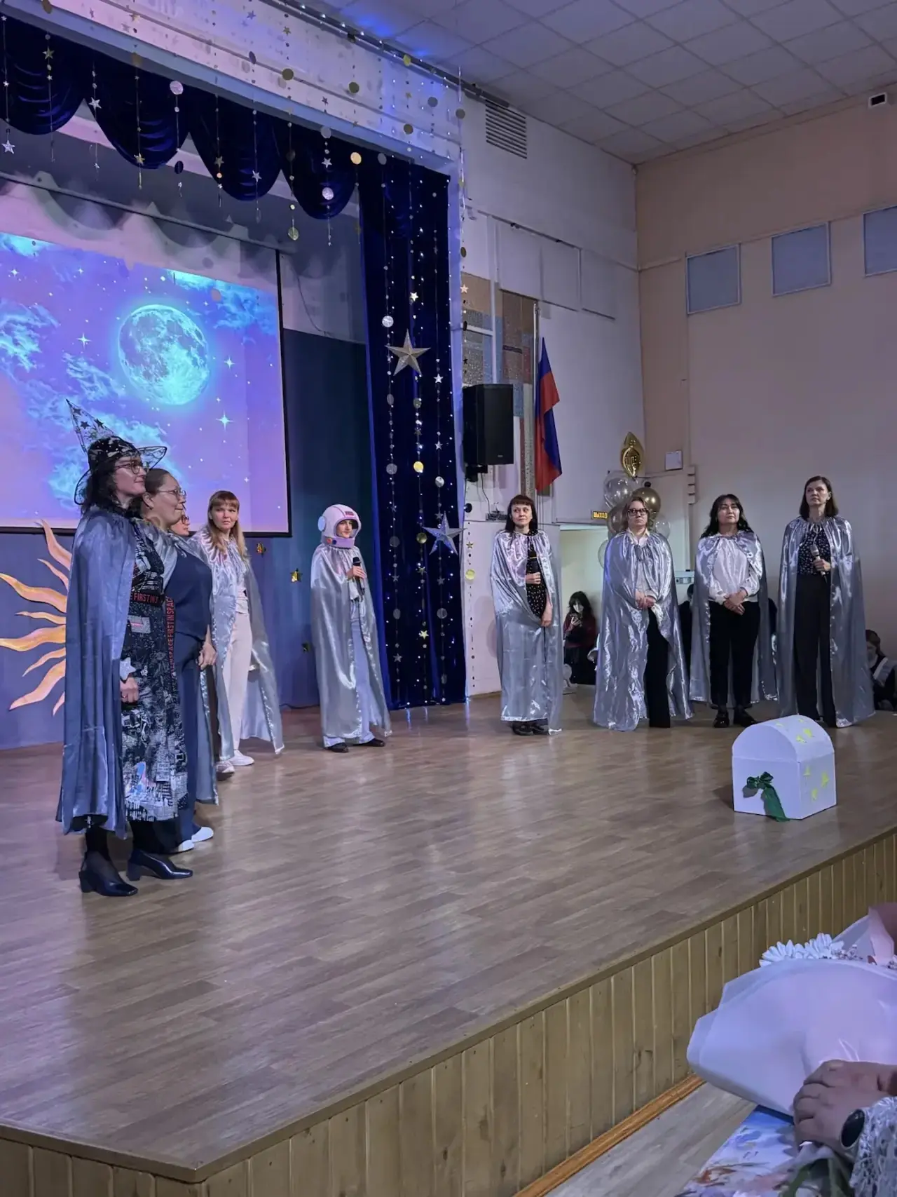 Сегодня для наших одиннадцатиклассников прозвенел последний звонок. Настоящий. Тот, после которого н