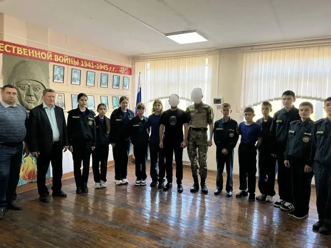 В школе села Верхние Услы состоялся особенный «Урок мужества». В гости к ребятам приеха...