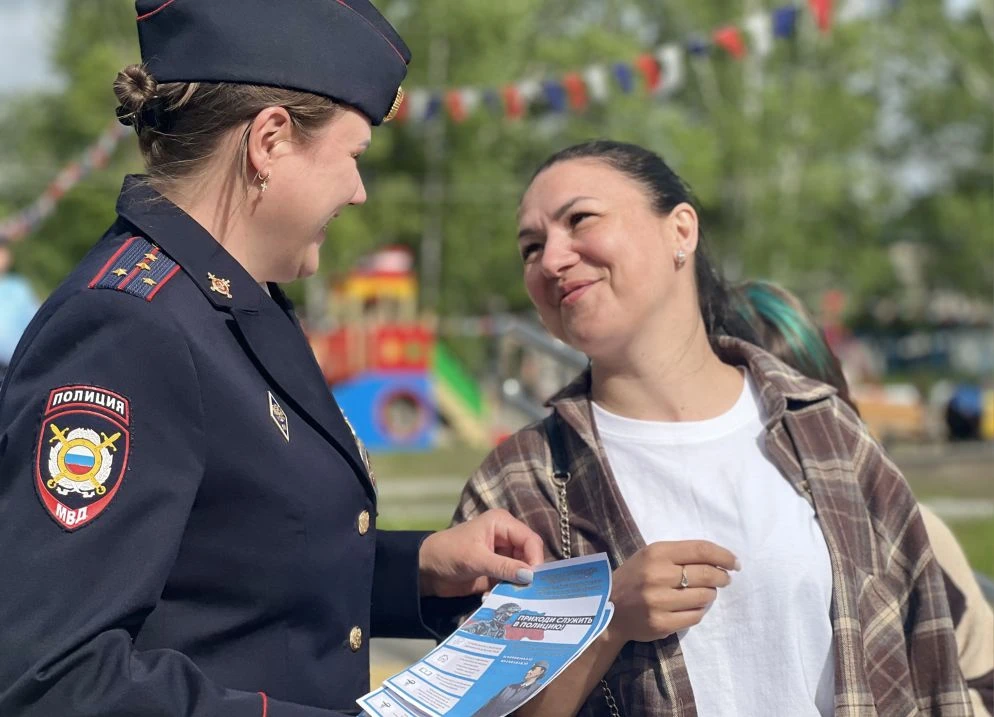 👮Полицейские Облучья провели профориентационную акцию для жителей города 

12 июня по всей области 