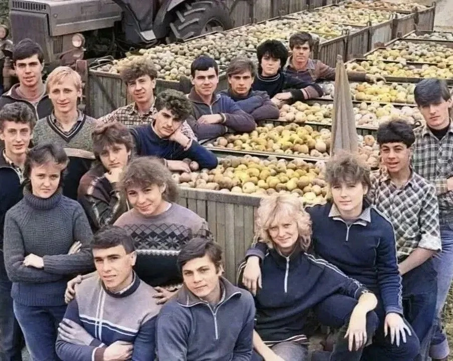 Я помню то утро сентября 1989-го. Мне девятнадцать, я студент второго курса, и нам объя...