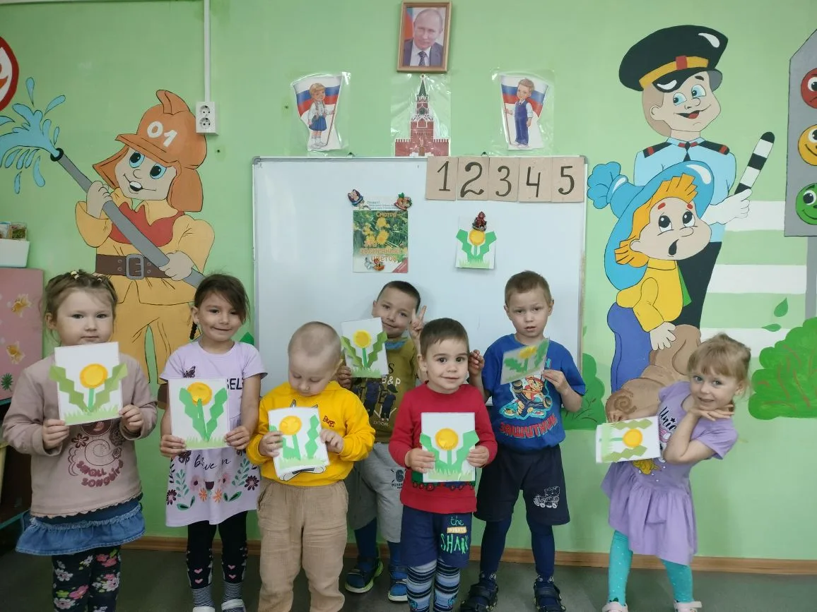 Сегодня в нашей группе прошел «День одуванчика». Мы с малышами говорили об этом солнечн...