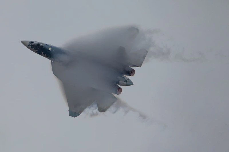 Ростех впервые покажет «стелс»-беспилотники для запуска с борта Су-57.