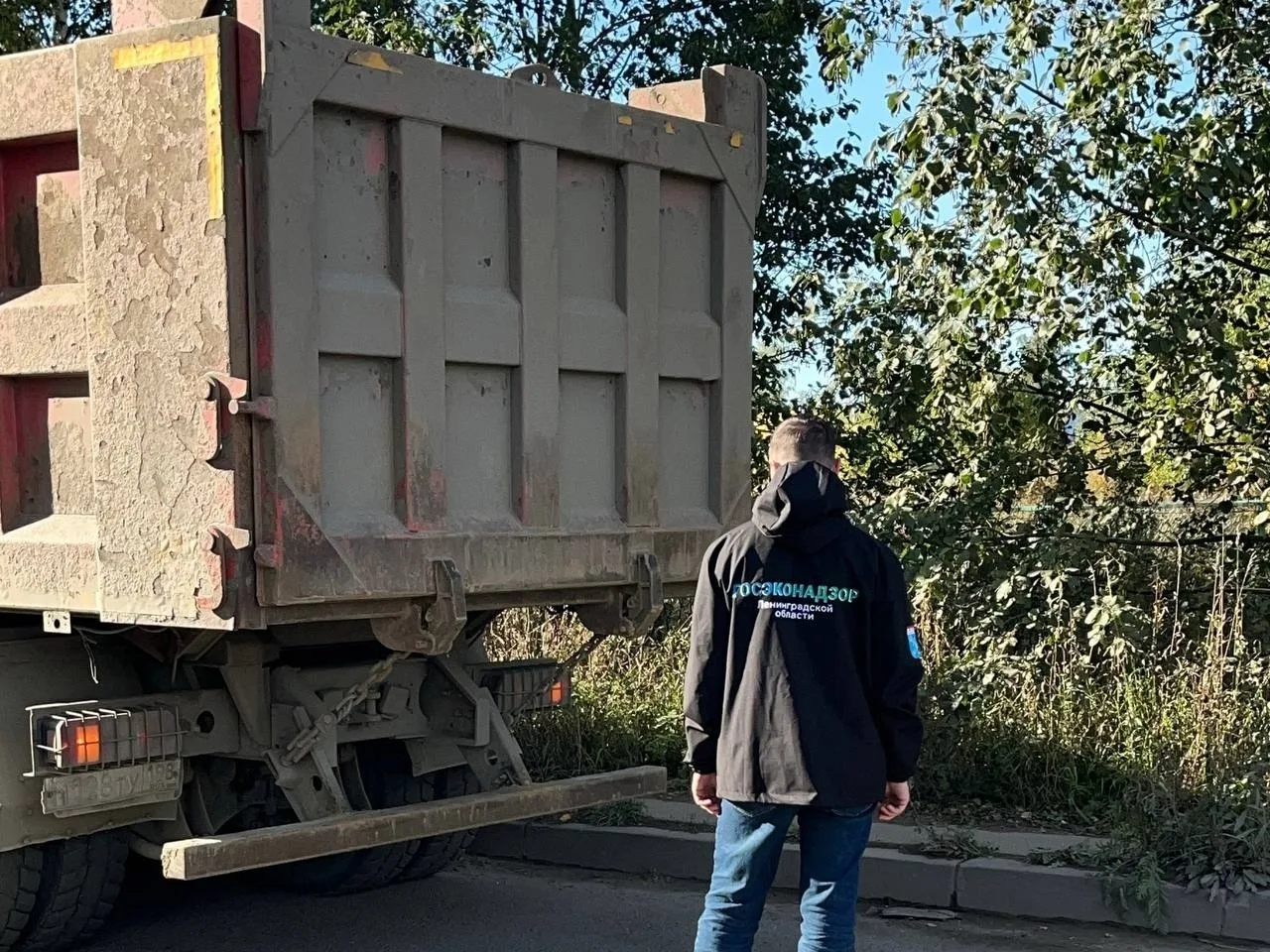 Сотрудники Комитета госэконадзора совместно с ОМВД России по Ломоносовскому району пров...