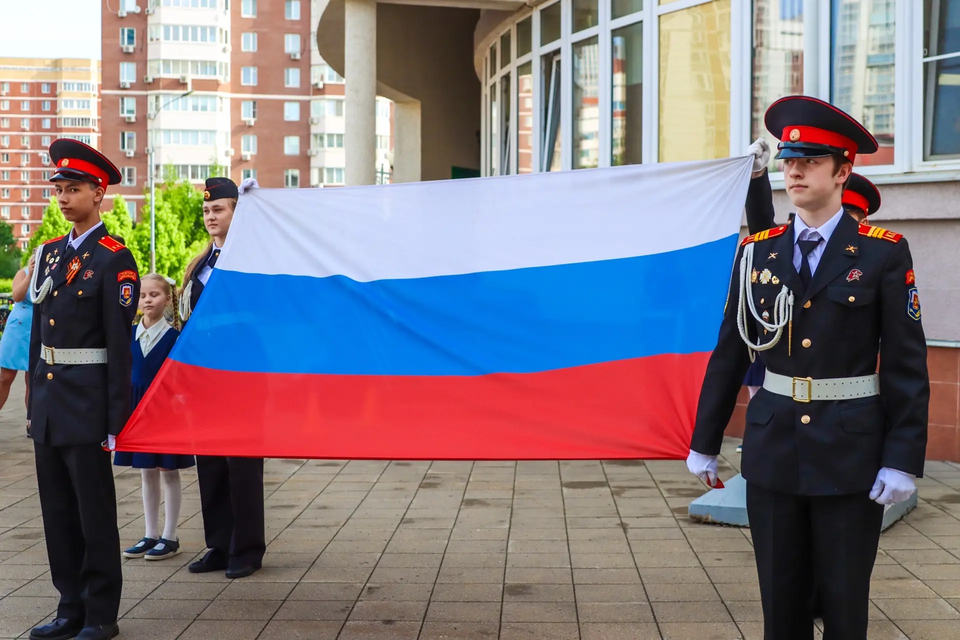 🇷🇺 Традиционное начало недели  ✨ Начинаем учебную неделю с торжественного поднятия флага, исполнения