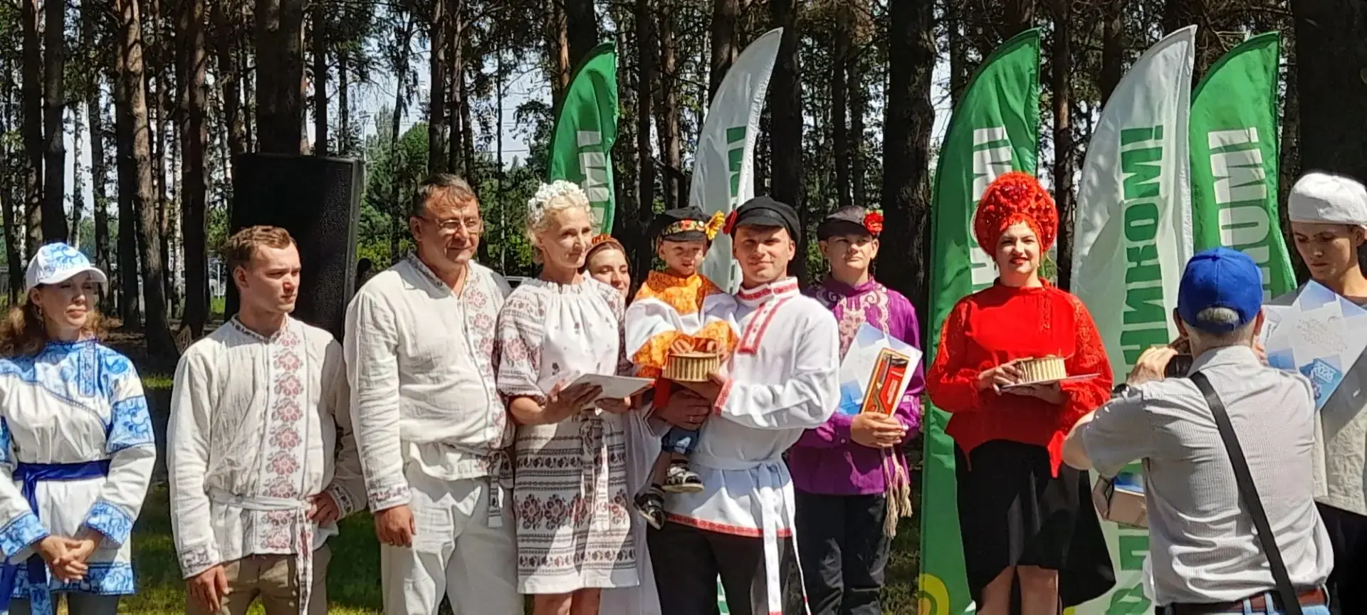 На Металлплощадке в "Нашем парке" прошел конкурс на лучшую косоворотку, в котором приняли участие ар