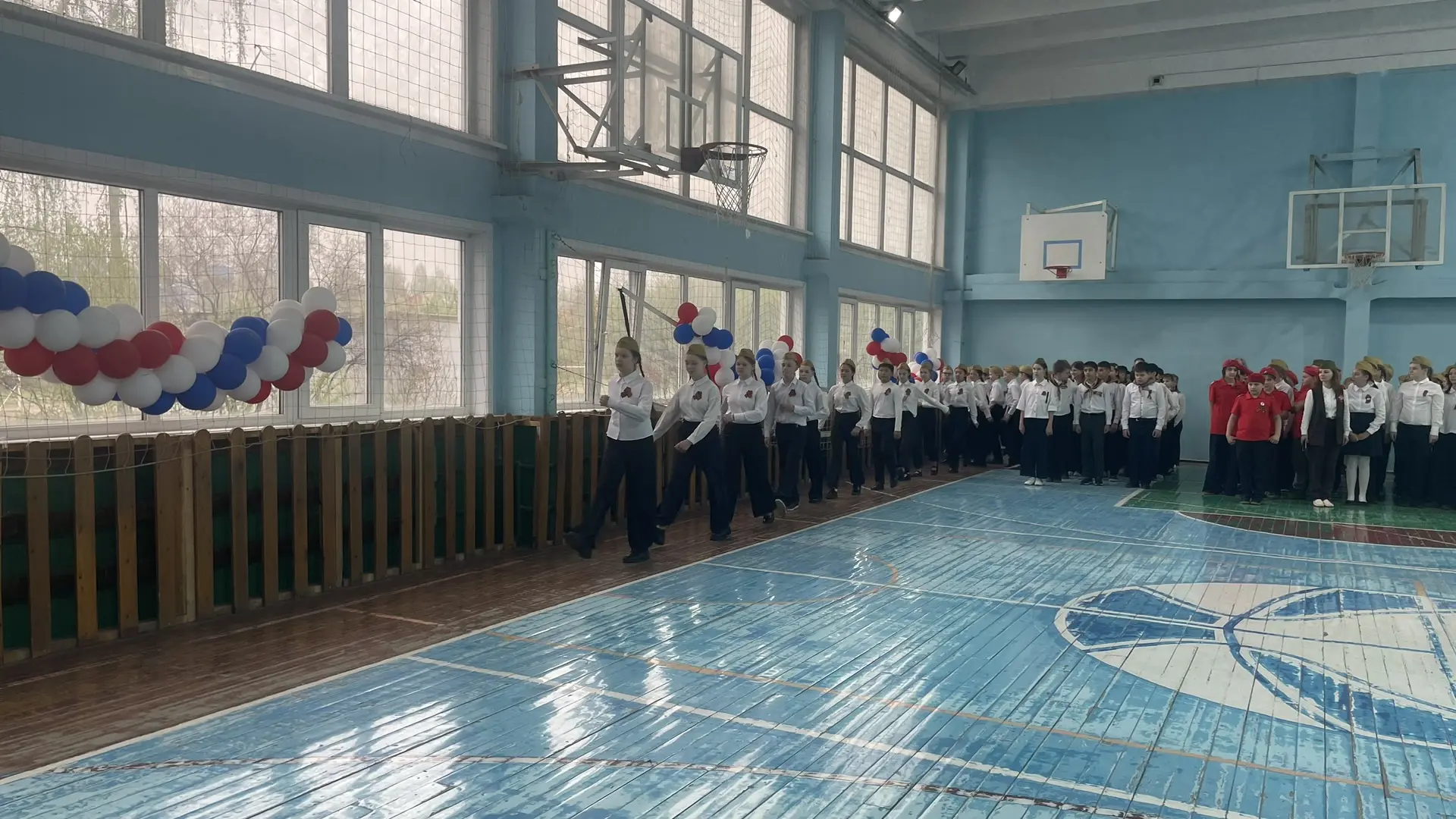 🎉 Смотр строя и песни "Аты-баты" в 5 классах 🎉  Дорогие ученики, учителя и родители!  Сегодня в наше